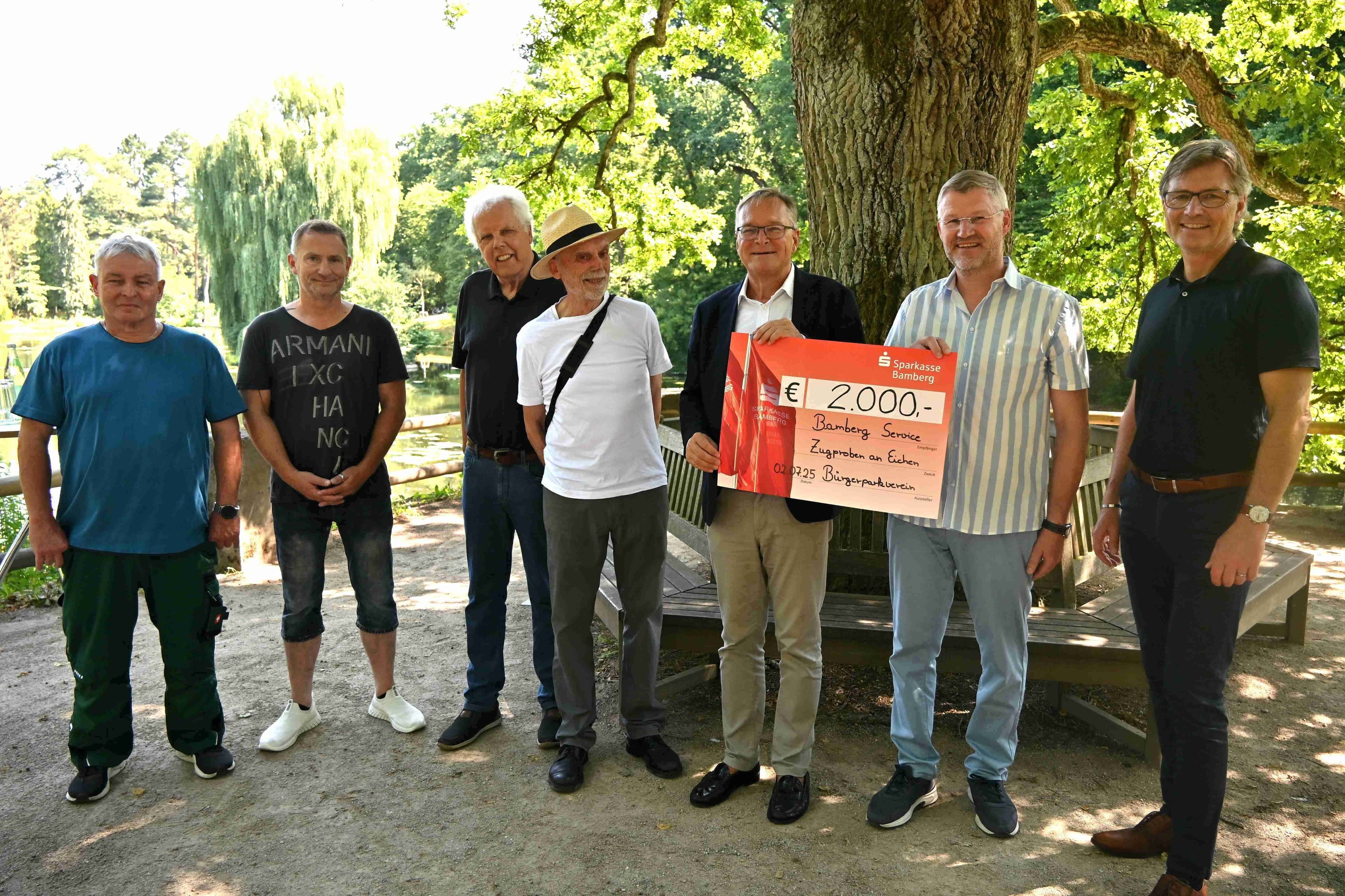 2000 Euro für Bamberg: Bürger schützen historische Eichen
