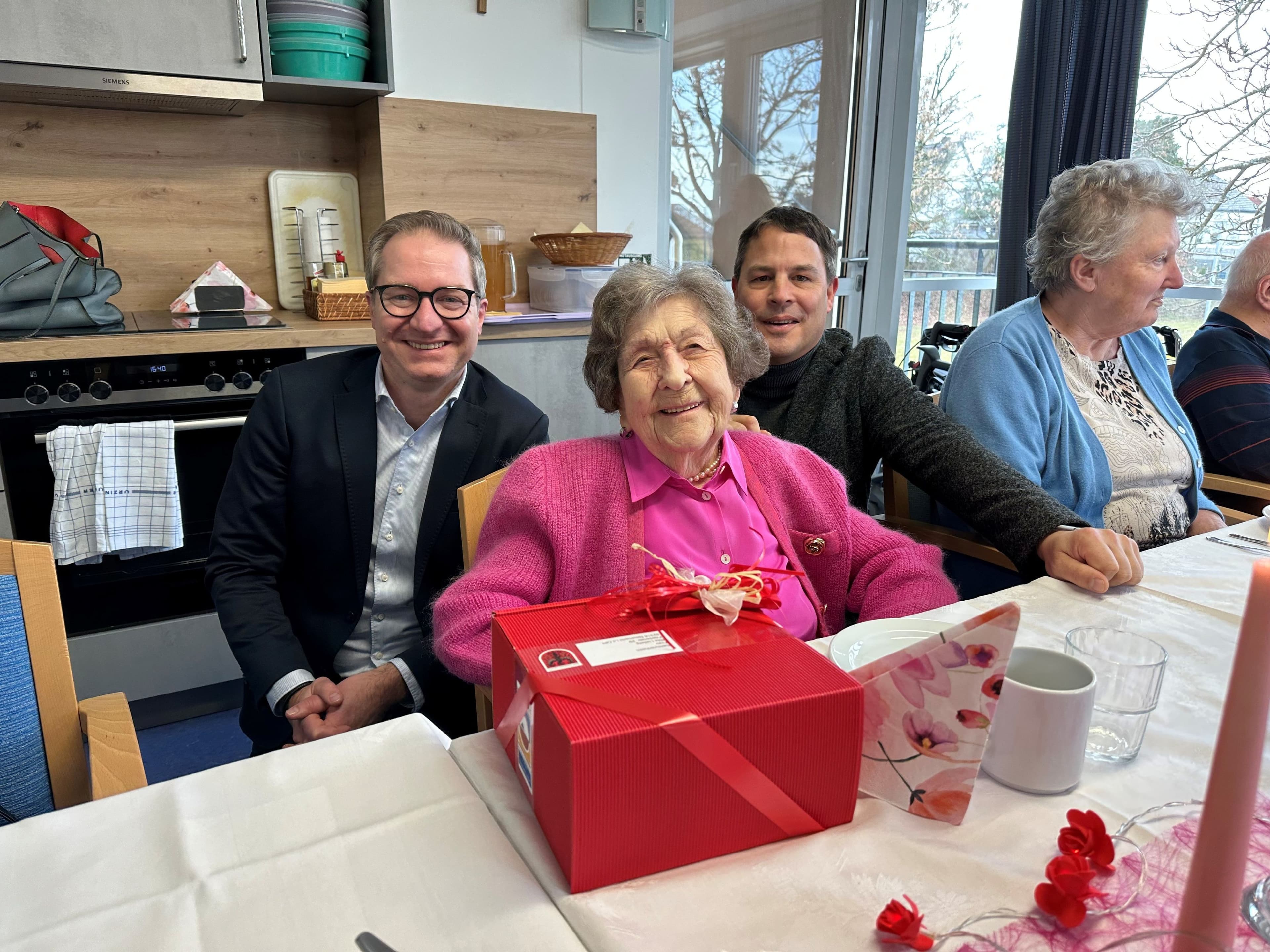 Ein Jahrhundert voller Leidenschaft: Isolde Ludwig feiert 105. Geburtstag