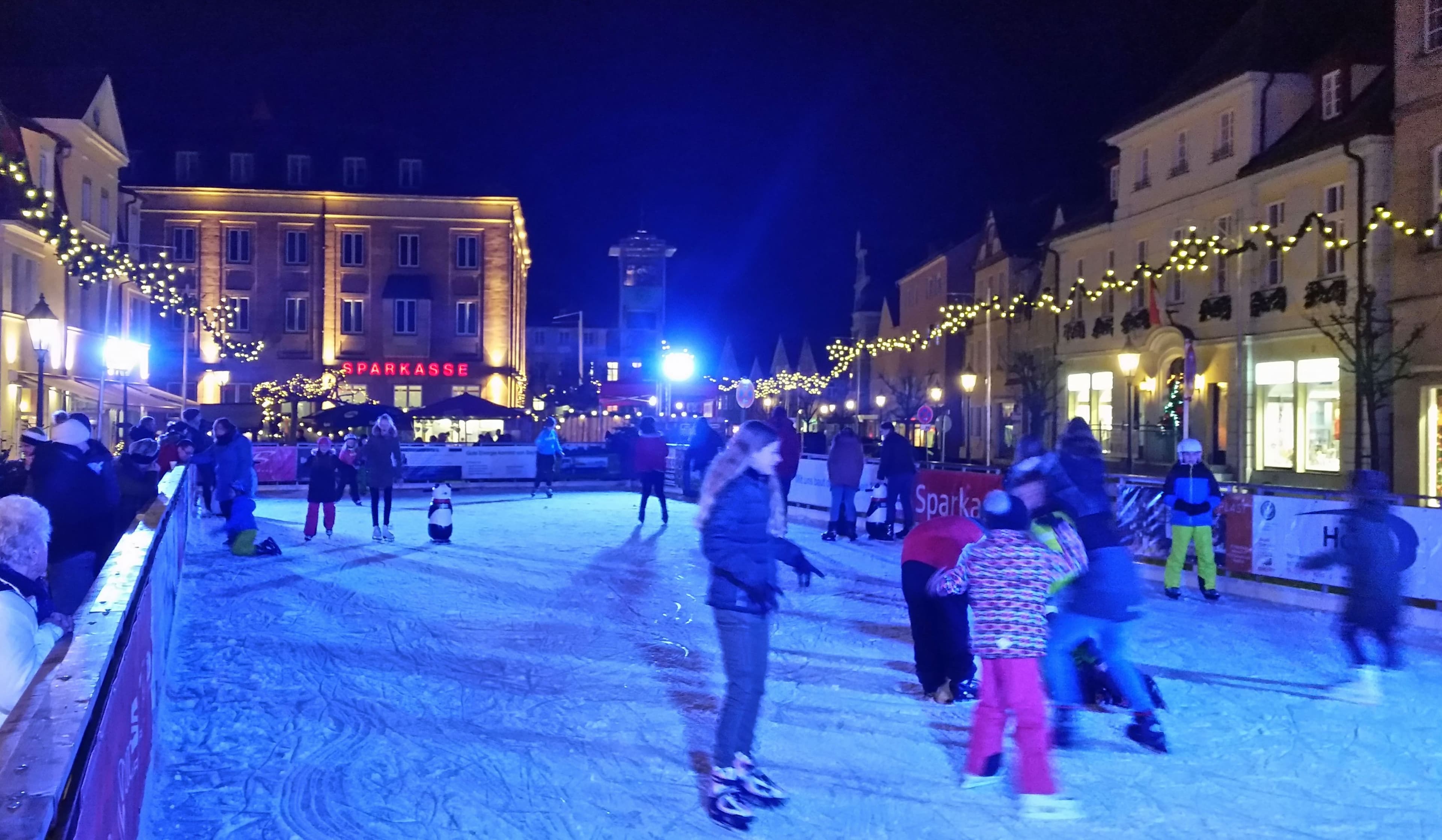 Eisige Begeisterung: Die Gunzenhäuser Eisbahn öffnet ihre Pforten