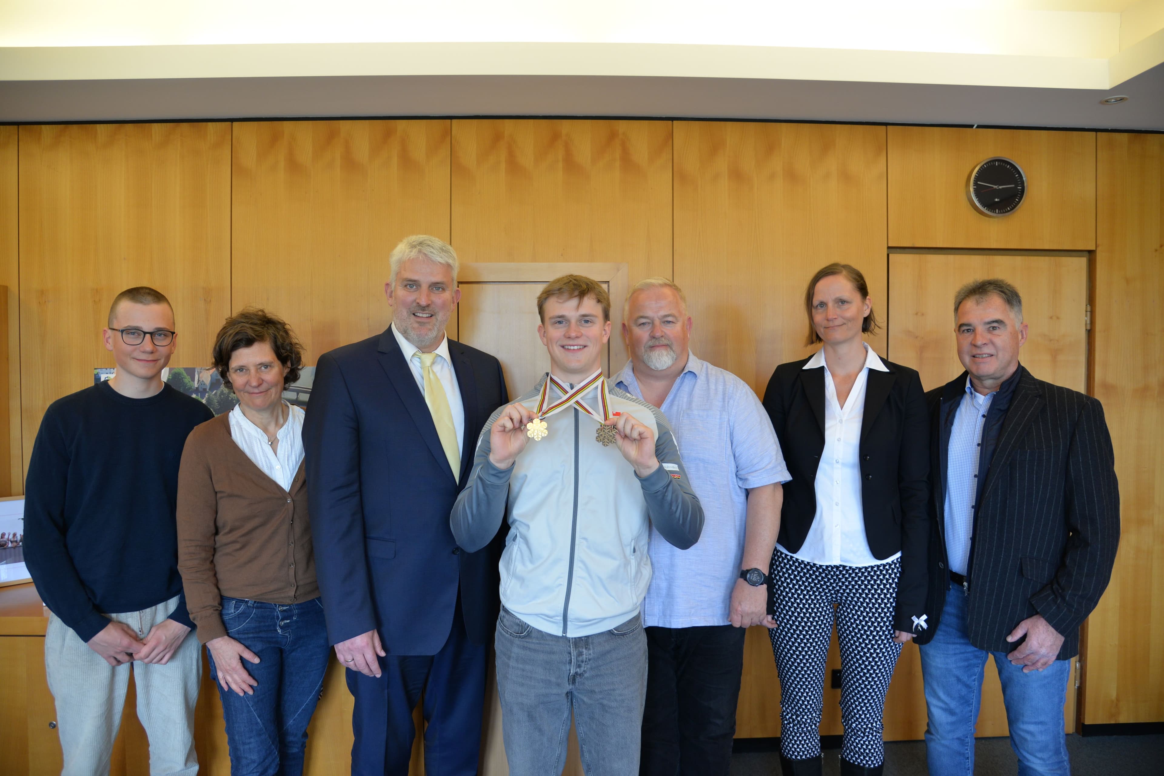 Empfang für Skicross-Juniorenweltmeister in Laufer Rathaus