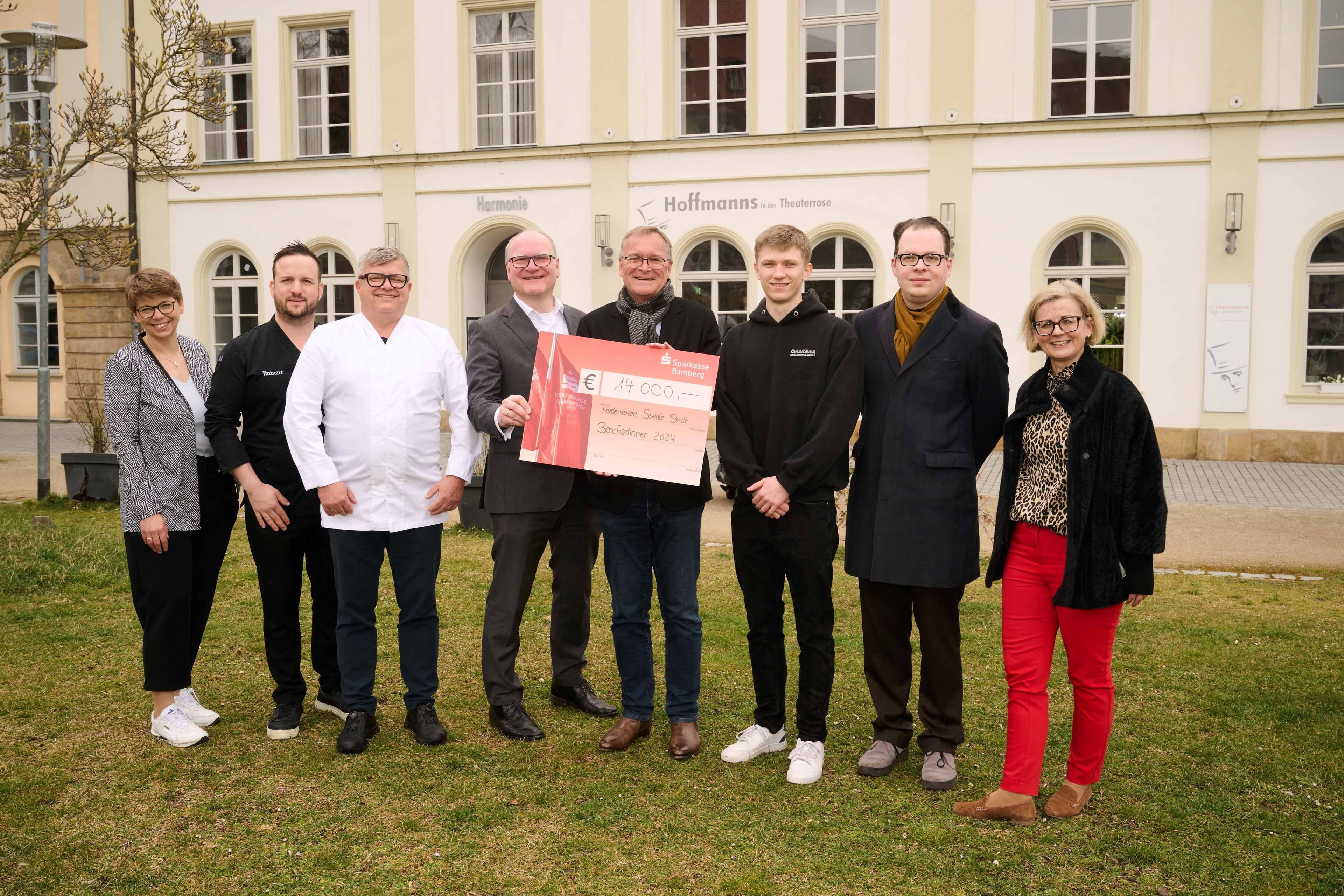 Erfolgreiches Benefizdinner in Bamberg spart 14.000 Euro