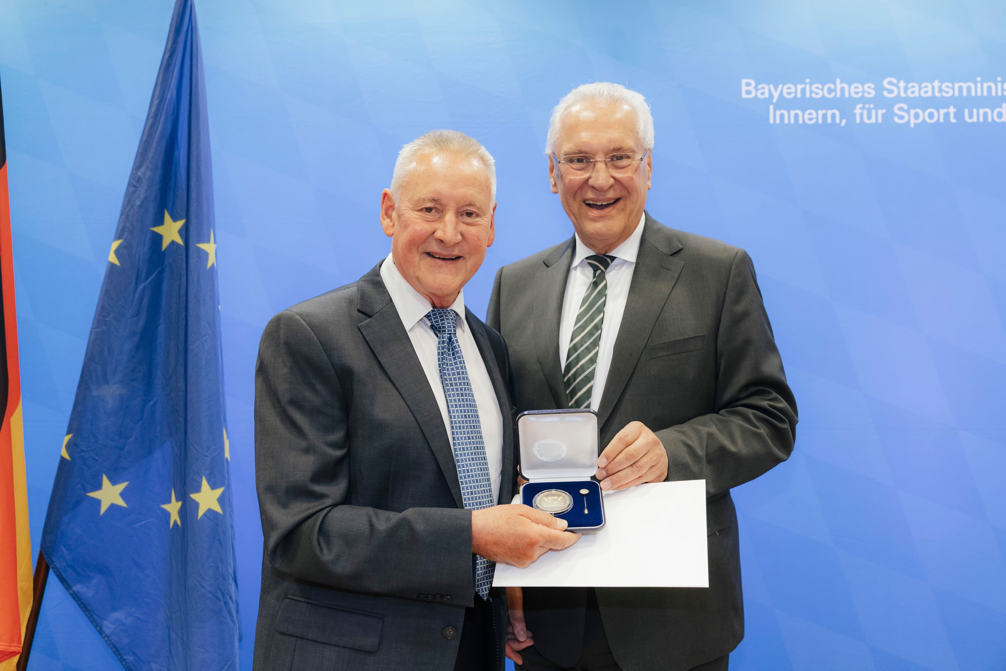 Fürths OB Thomas Jung erhält Goldmedaille