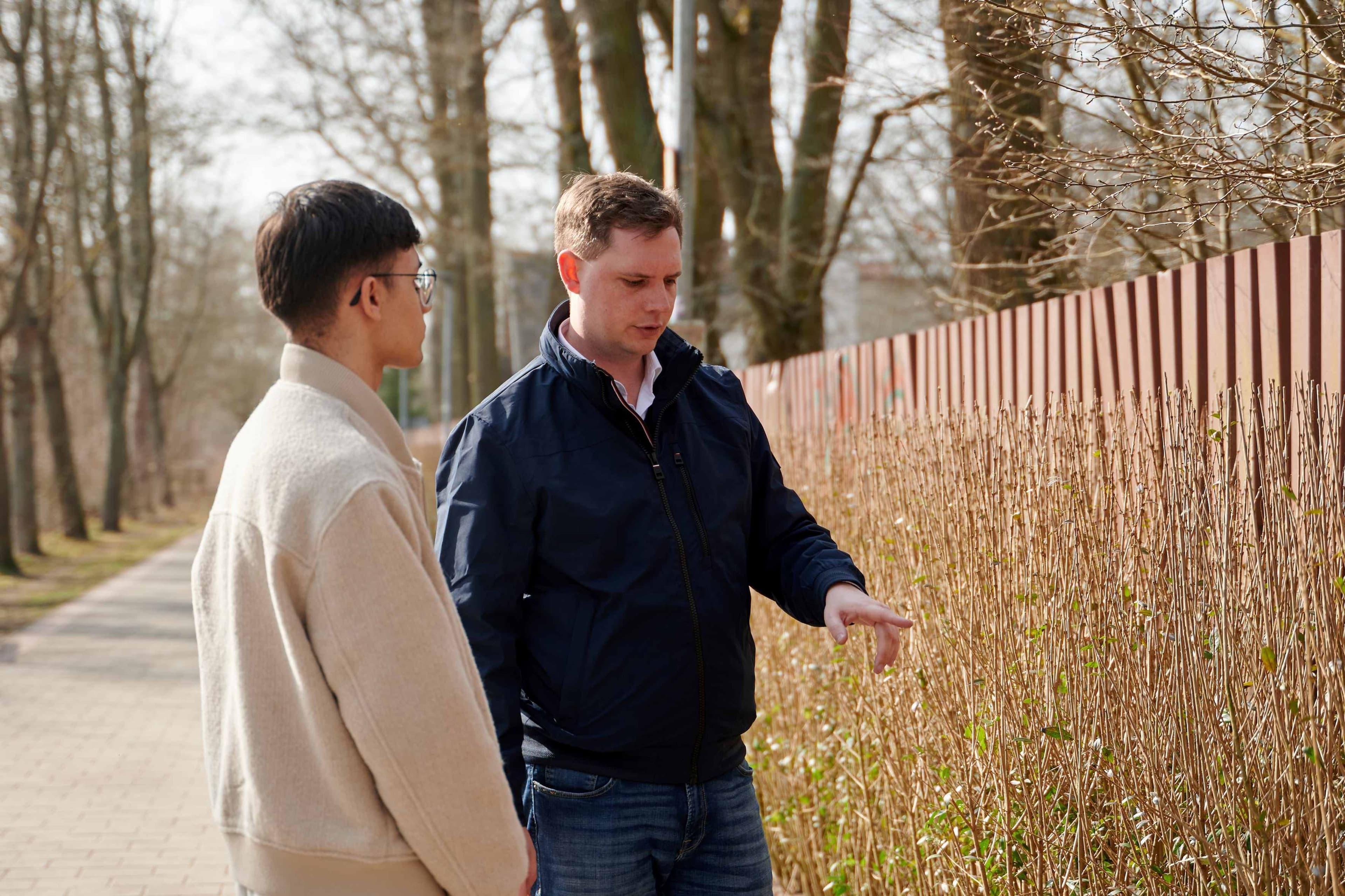 Grüne Oase am Stadionbad: Hecke gepflanzt!