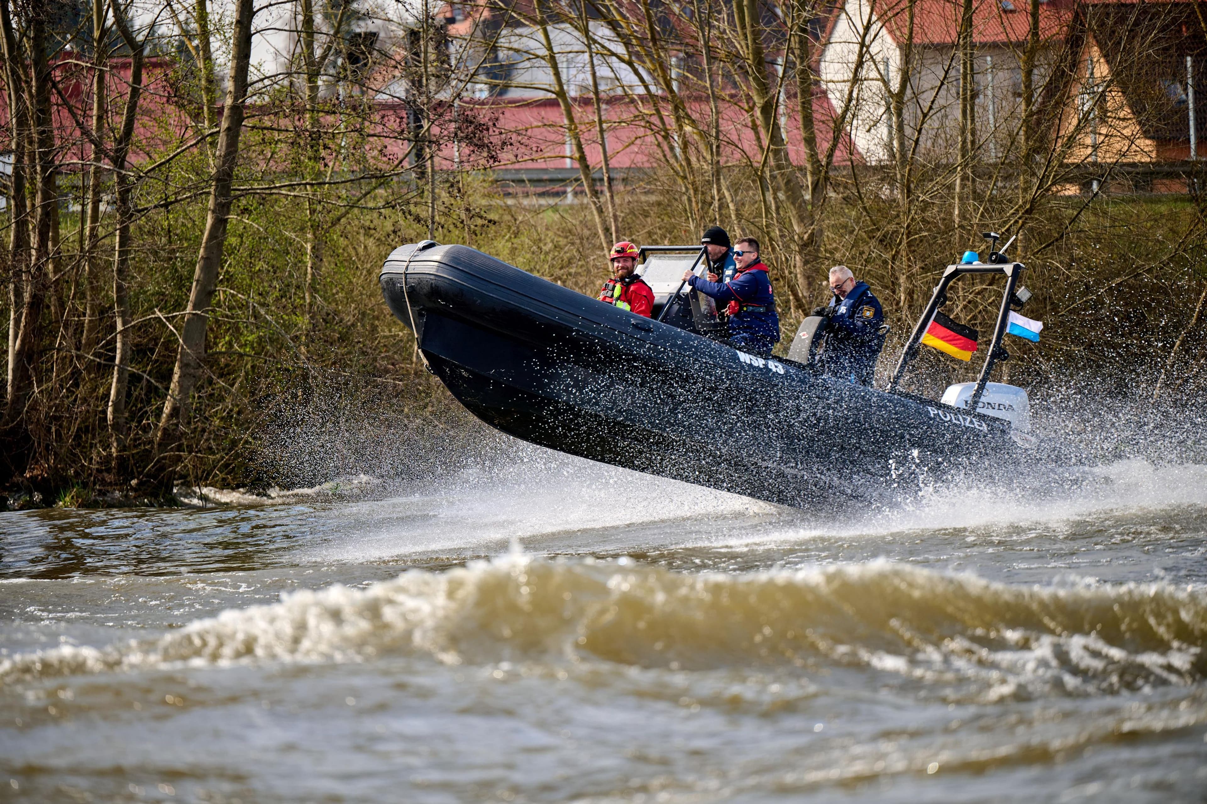 Kurzmitteilung: 75 Einsatzkräfte proben den Ernstfall auf dem Kanal