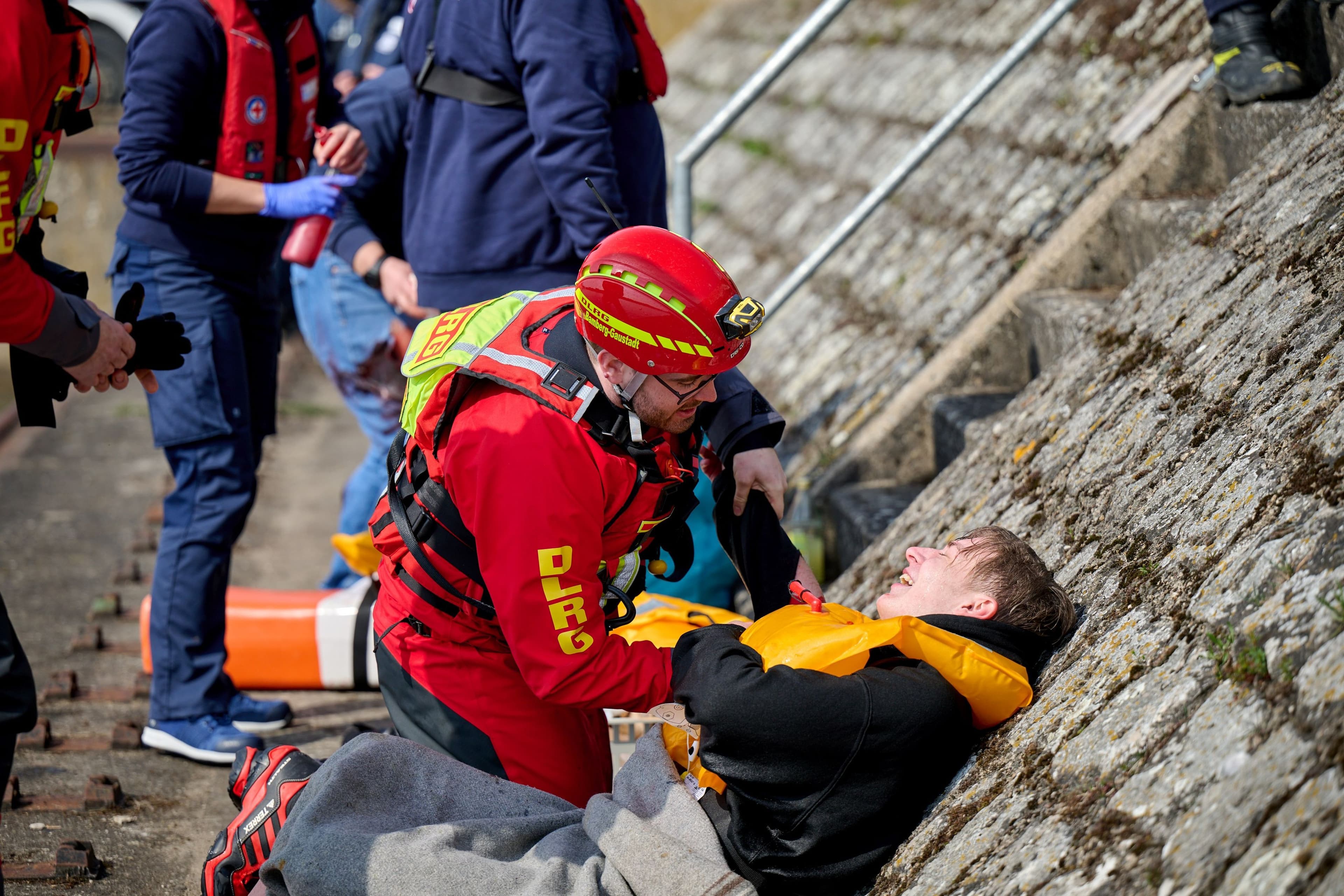 Kurzmitteilung: 75 Einsatzkräfte proben den Ernstfall auf dem Kanal