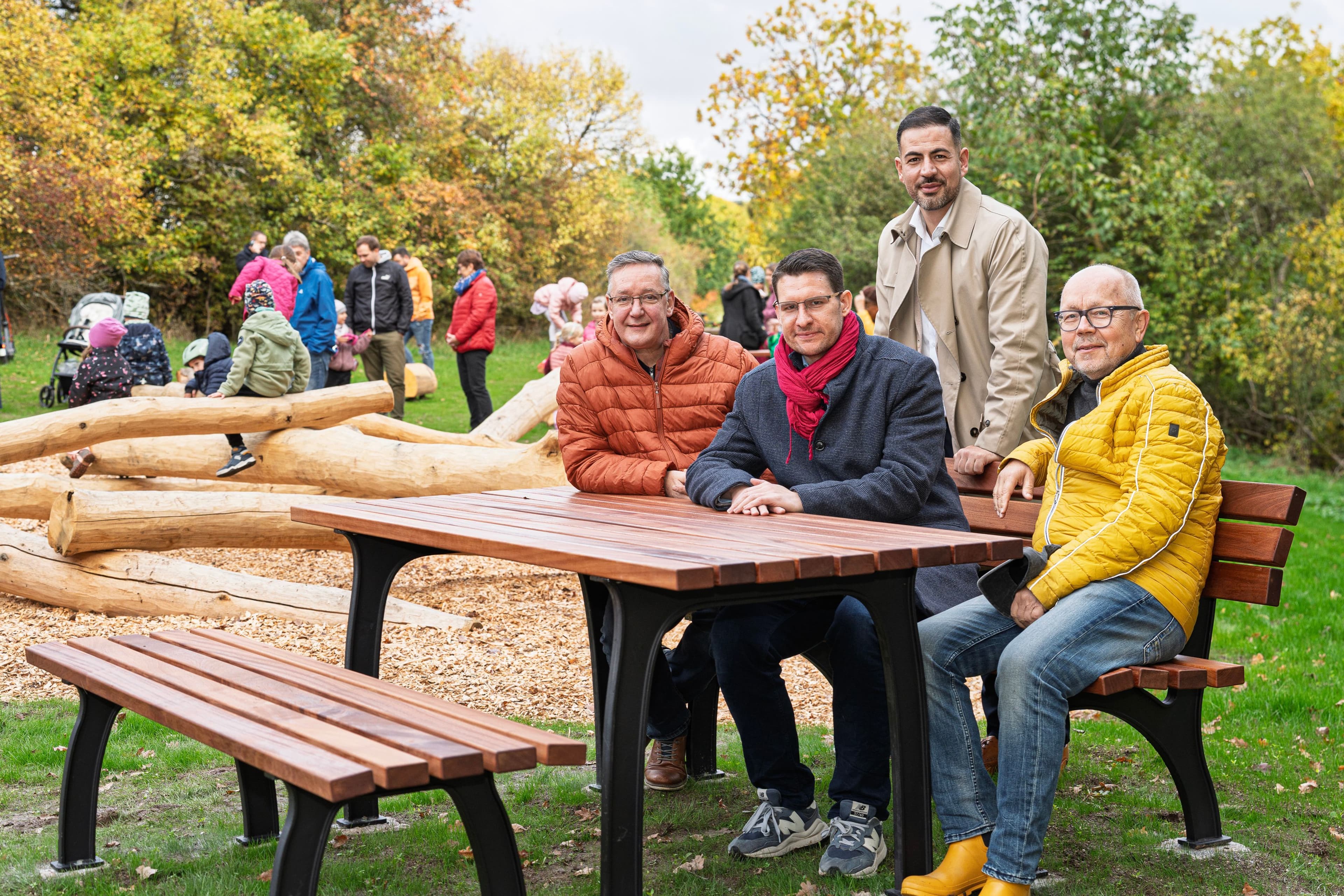 Neuer Naturspielplatz in Scheuerfeld eröffnet
