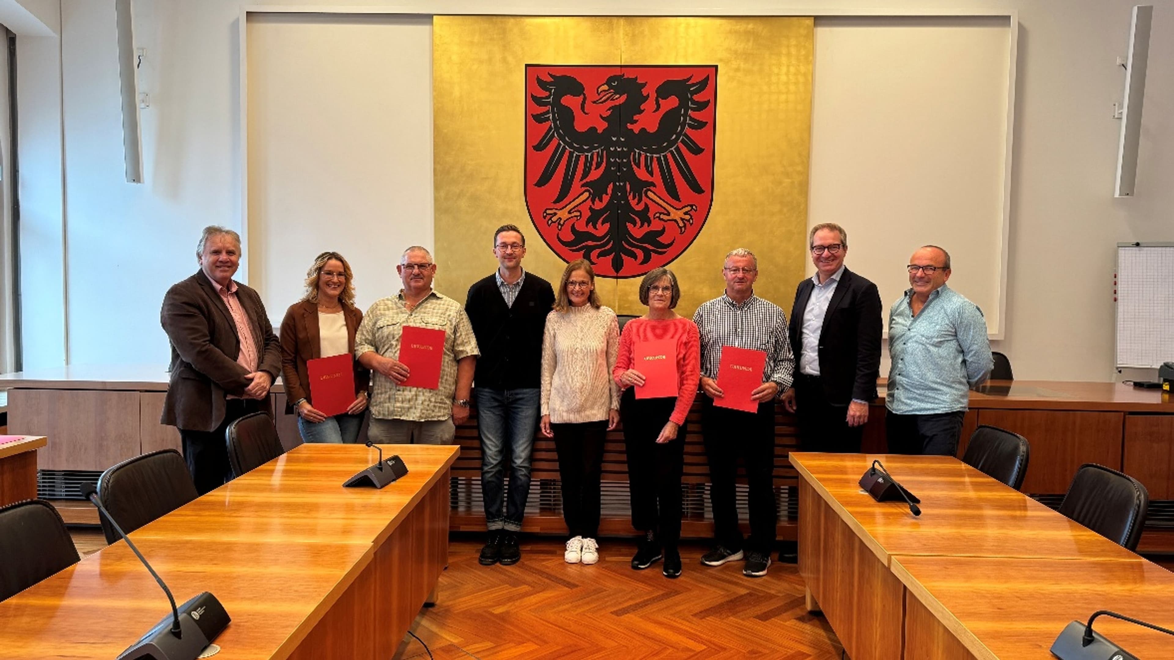 Neumarkt ehrt fünf treue Stadtmitarbeiter