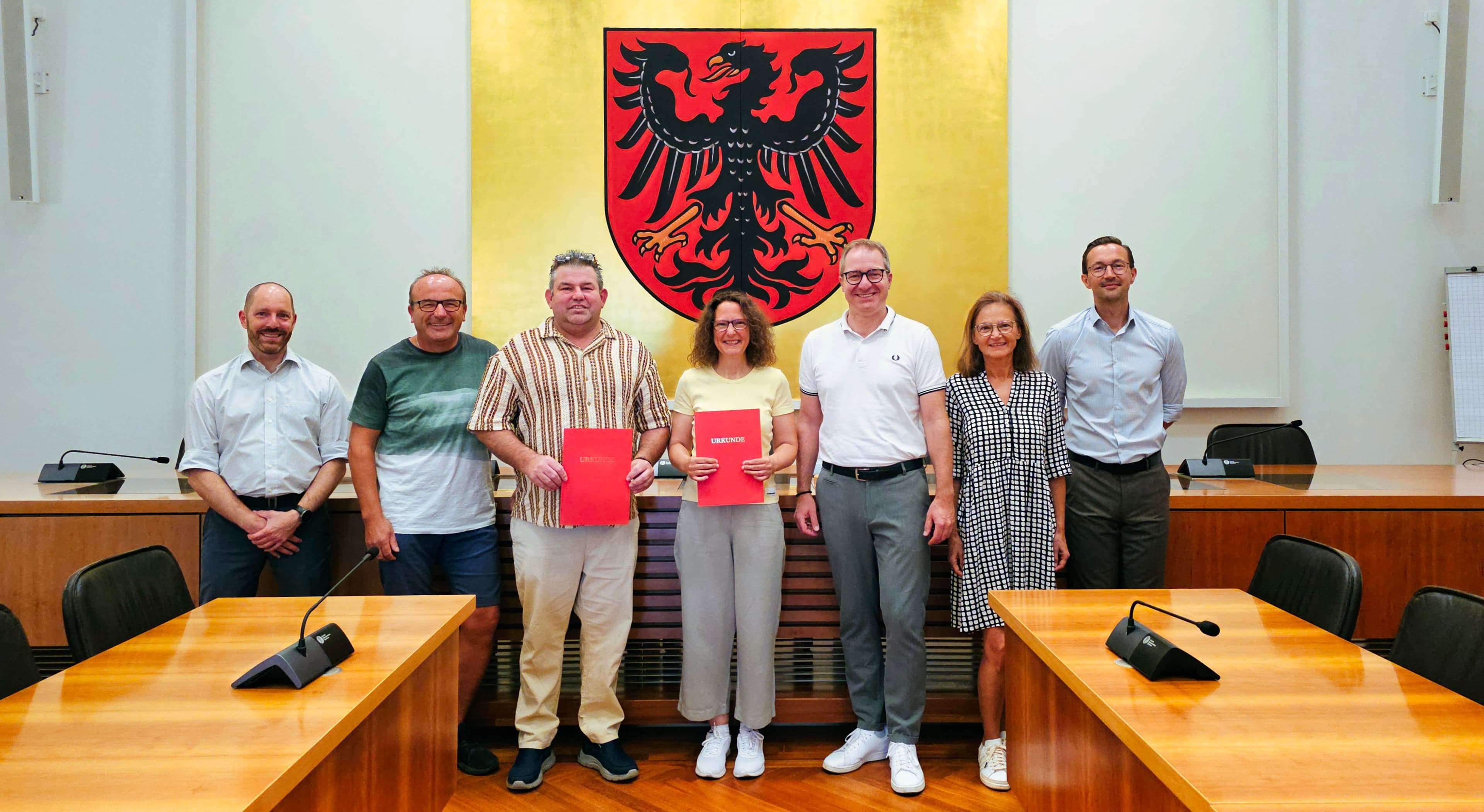 Neumarkt ehrt zwei Jubilare für 25 Jahre Dienst
