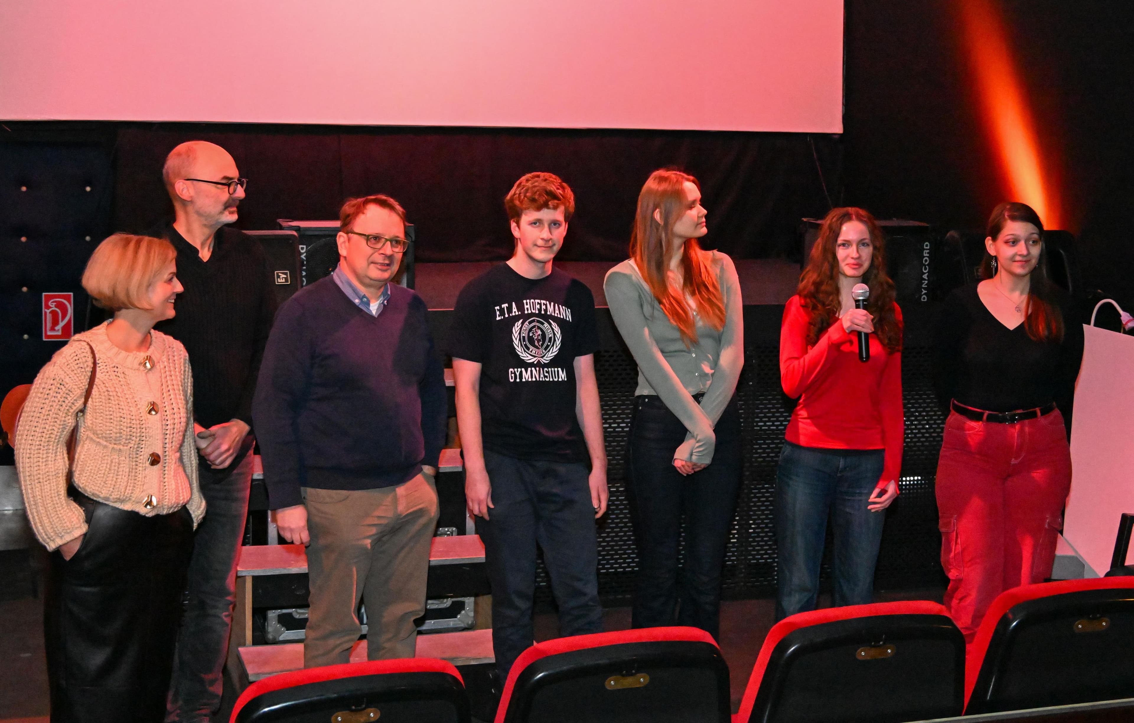 Schüler*innen setzen Zeichen gegen Gewalt an Frauen