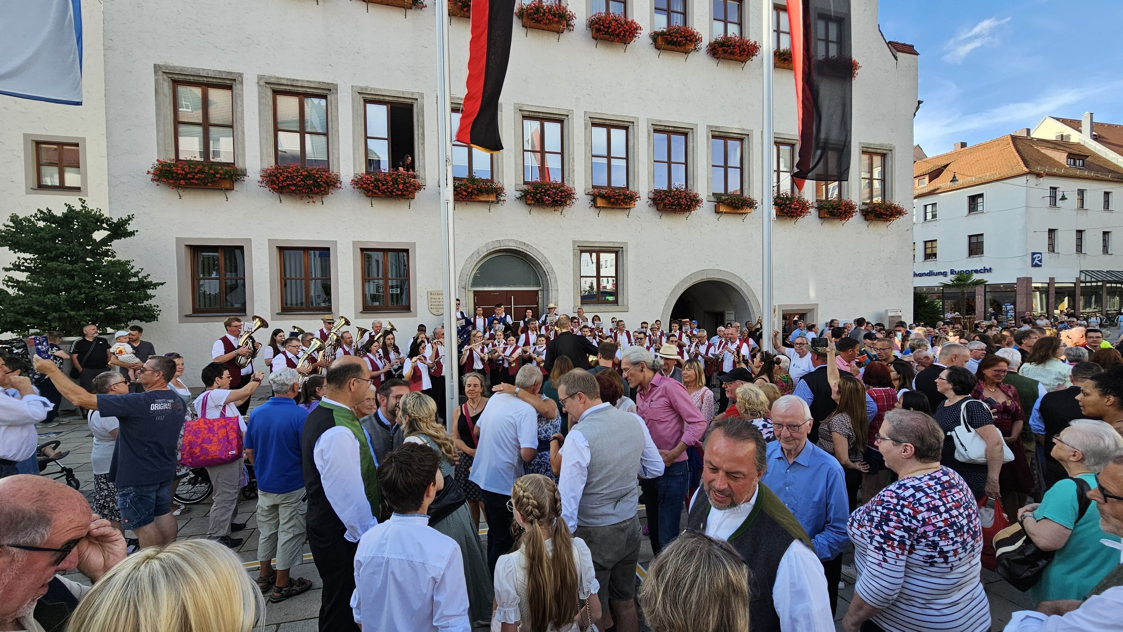 Startschuss für das JURA-Volksfest 2025 in Neumarkt