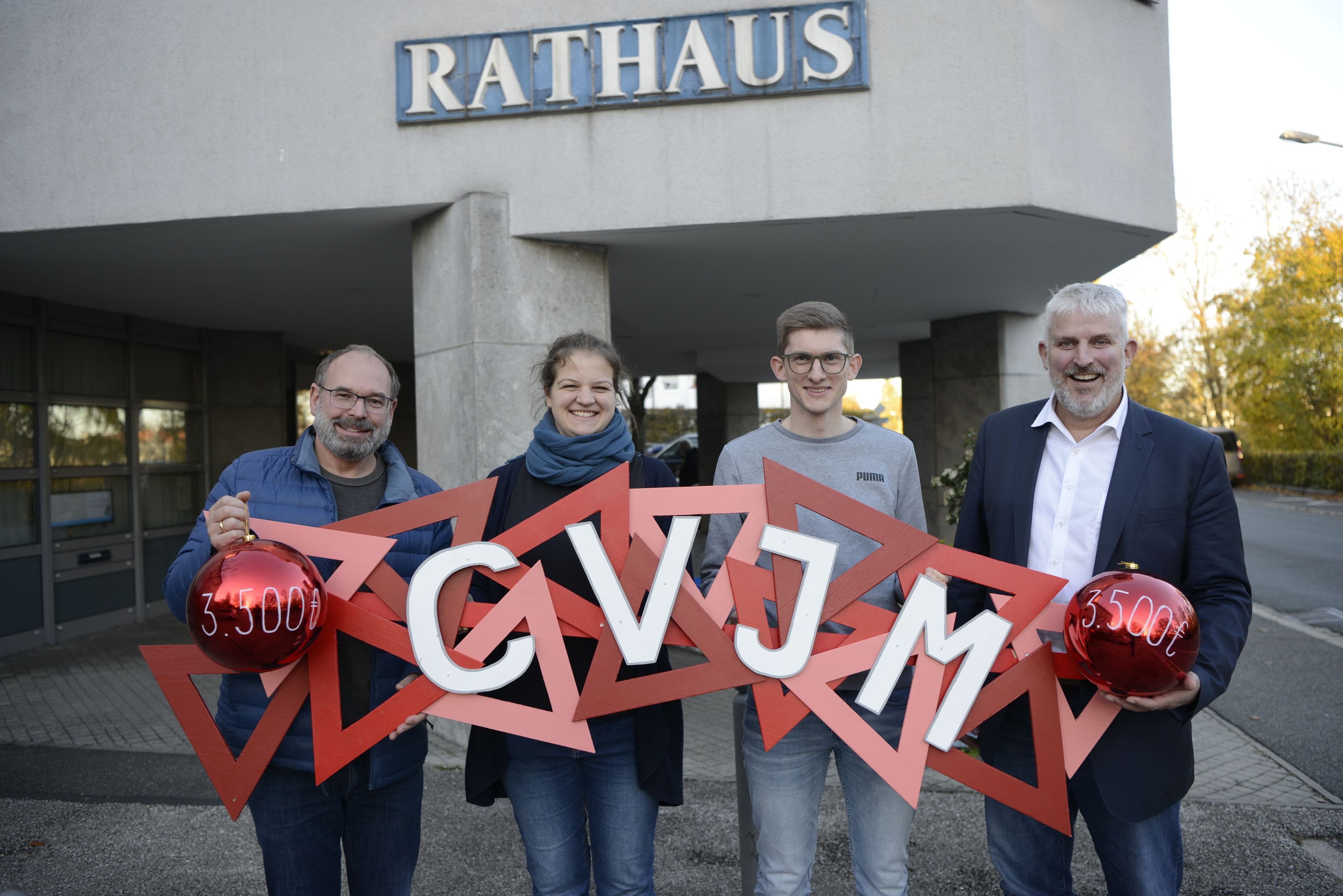 Über 1.100 Christbäume für den guten Zweck gesammelt