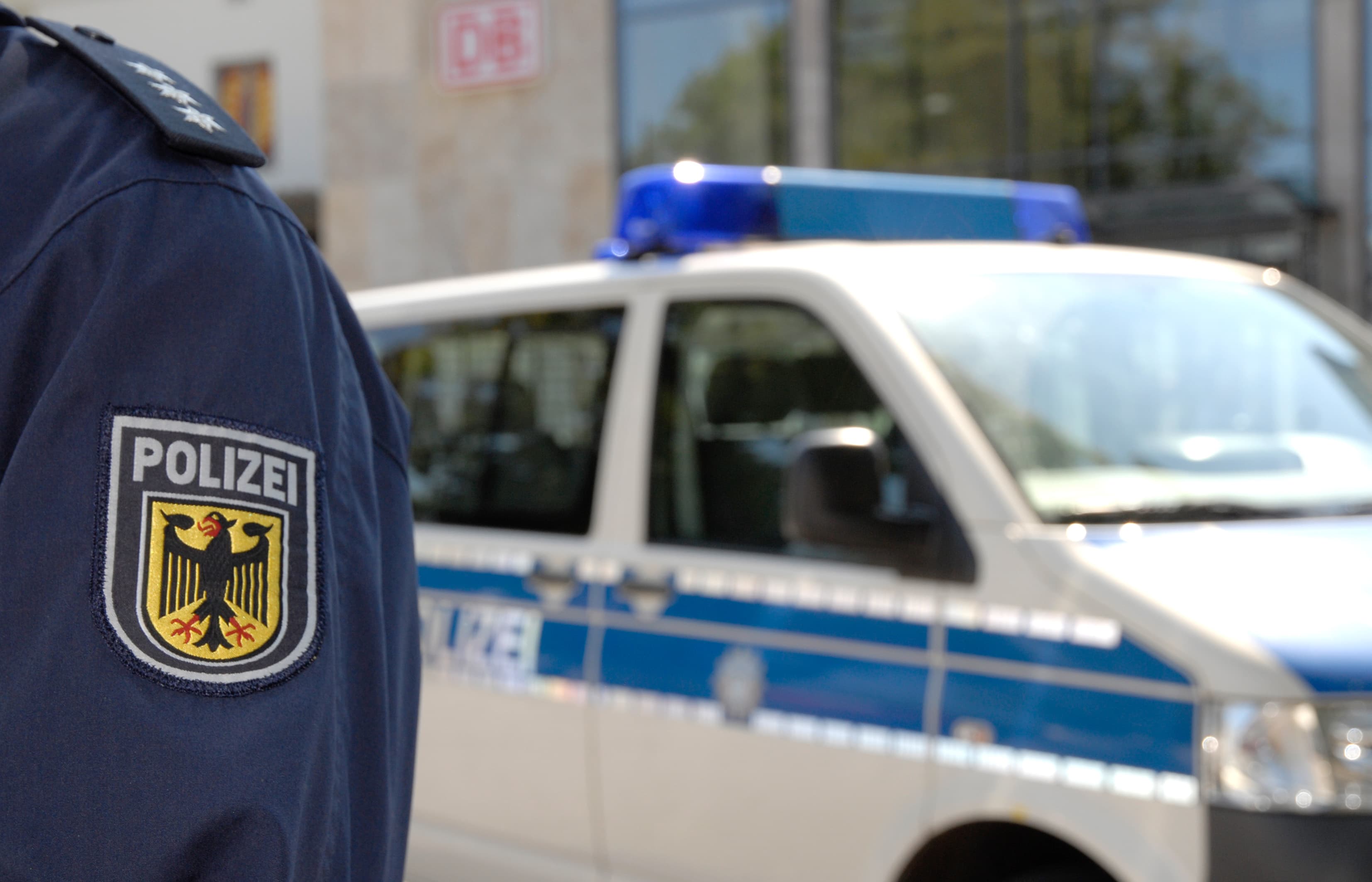 Bundespolizeidirektion München: Unbekannter belästigt Minderjährige im Zug / Bundespolizei ermittelt und bittet um Mithilfe