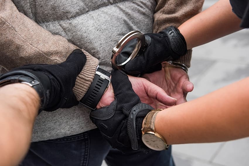 ndespolizeidirektion München: Europaweit gesuchtes Mitglied einer kriminellen Vereinigung geht ins Netz - Bundespolizei vollstreckt europäischen Auslieferungshaftbefehl