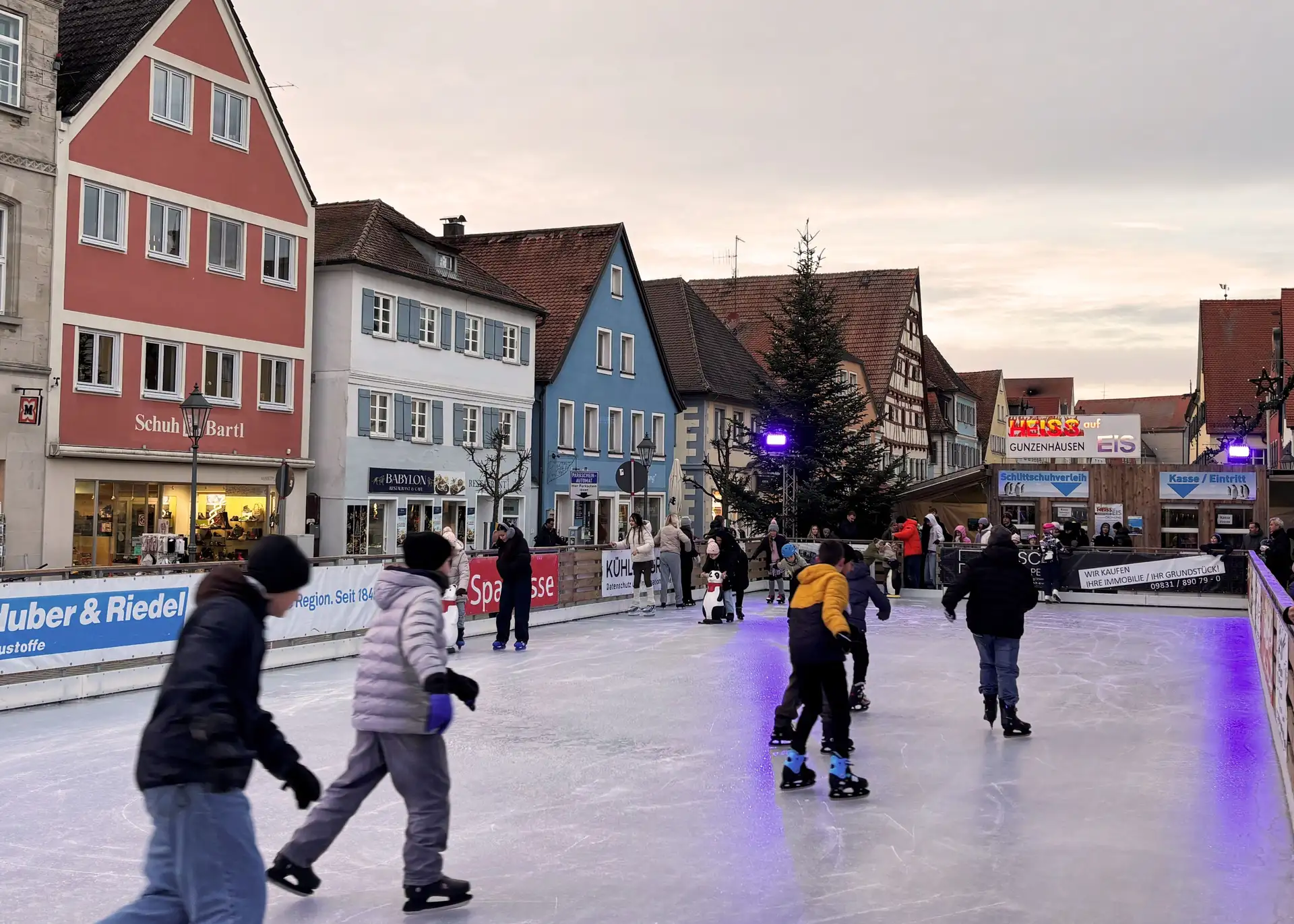 Eisbahn in Gunzenhausen begeistert 13.000 Besucher