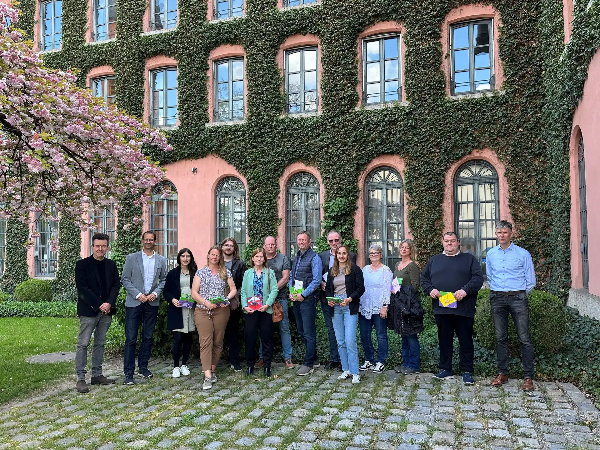 Erfolgreiche Wahl in Rosenheim: Helfer wurden beim Gewinnspiel belohnt