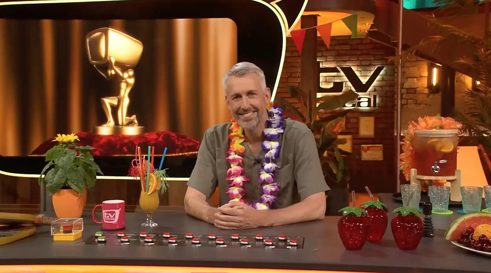 Sommer. Sonne. Pufpaff. "TV total" kommt am Dienstag mit einer Sommer-Edition zurück auf ProSieben