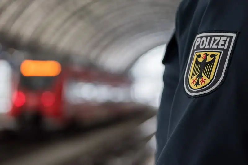 ndespolizeidirektion München: Zeugenaufruf nach sexueller Belästigung am Bahnhof Traunstein und im Regionalzug