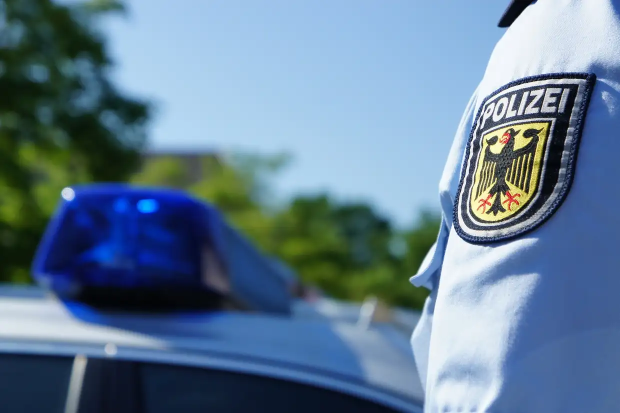 ndespolizeidirektion München: Manchmal eine Frage des Geldes / Geldstrafe von Freundin gezahlt