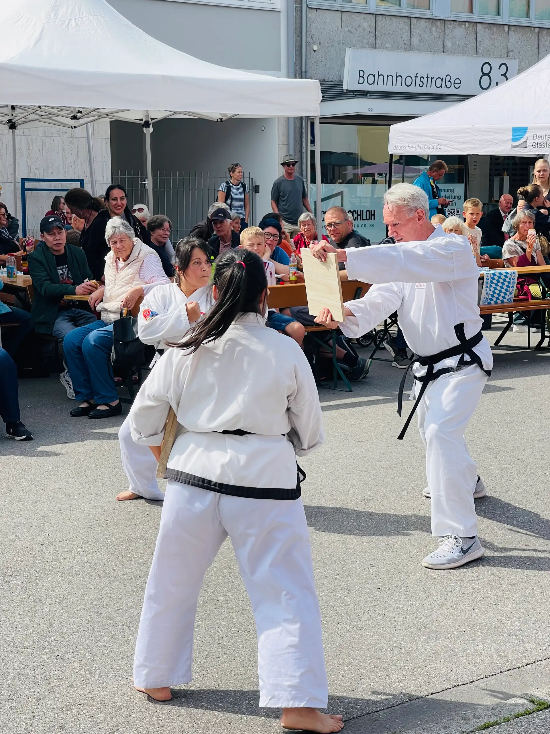 Straßenfest in der Bahnhofstraße: Programm, Flohmarkt und Gemeindestände