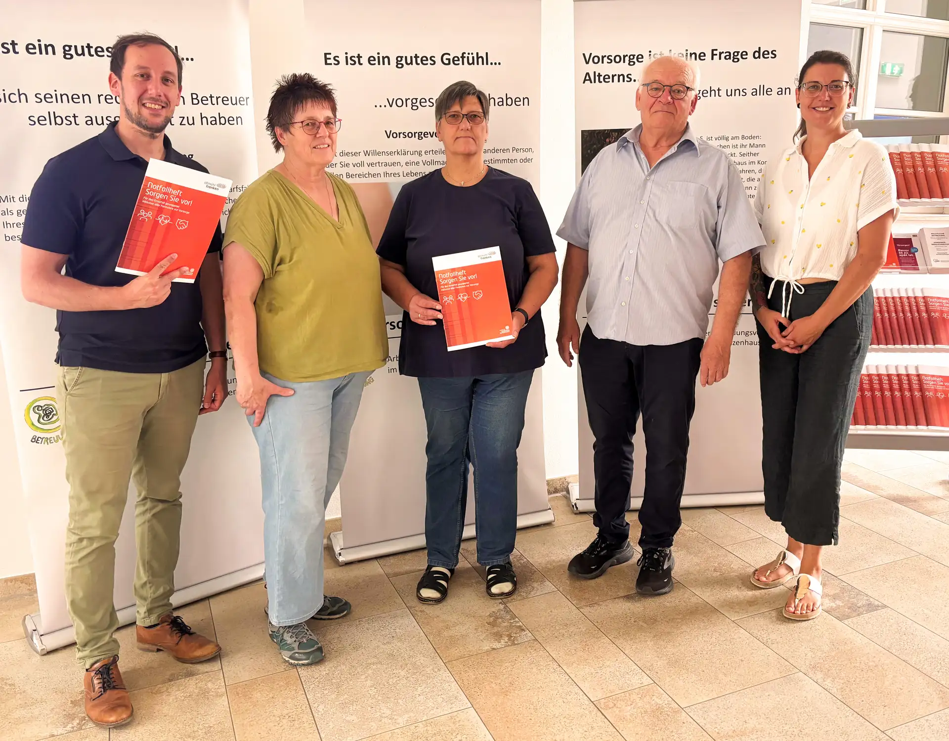 v.l.n.r. Erster Bürgermeister Matthias Hörr, Karin Rother, Sigrid Kamm, Thomas Thill und Irina Hodes)