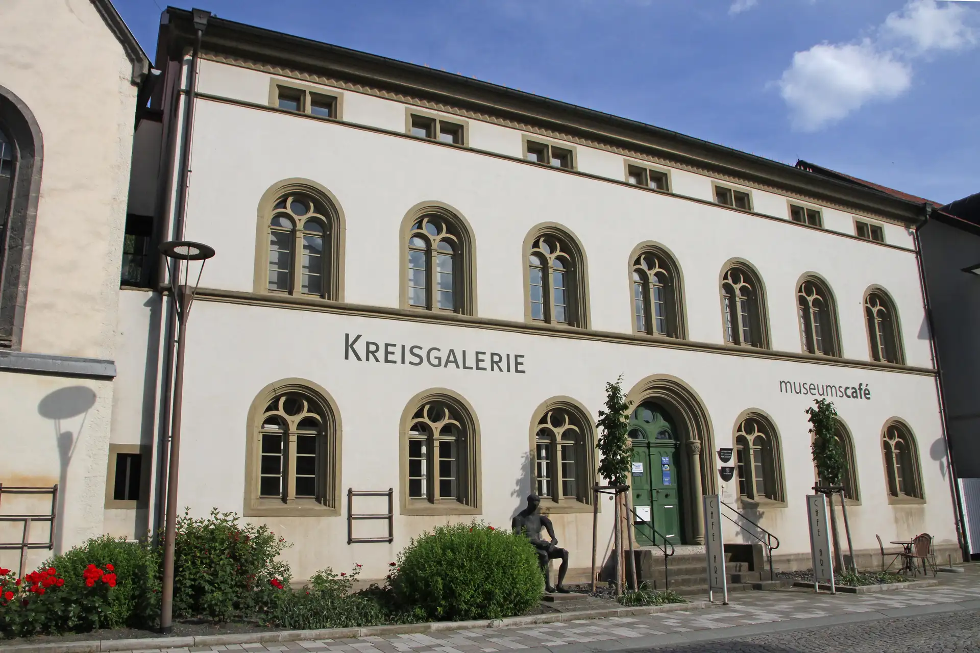 August 2026 ist dort die Wechselausstellung Walter Bausenwein – Seide und Samt" zu sehen.