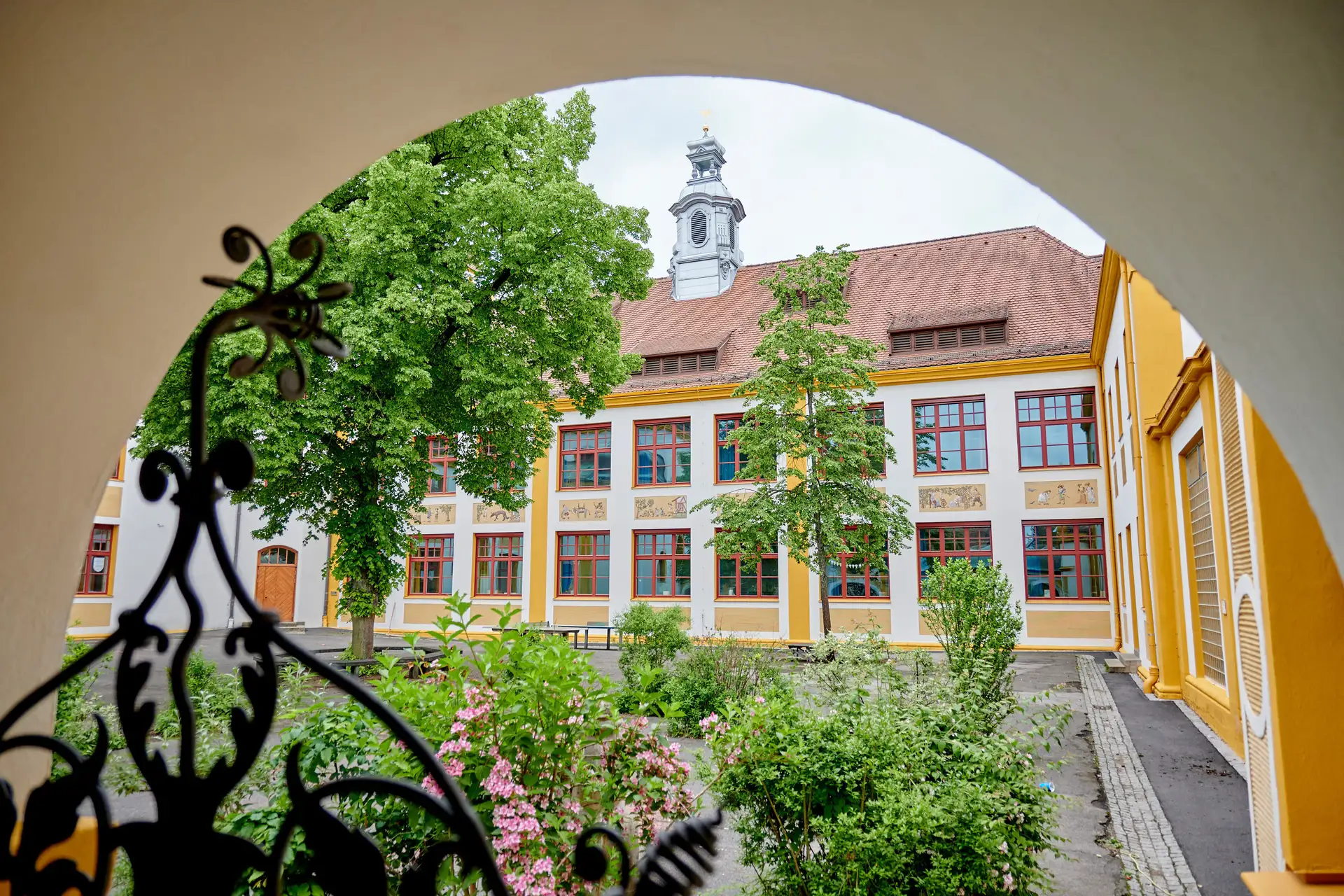 An der Luitpoldschule werden ab dem neuen Schuljahr zwei Partnerklassen der Bertold-Scharfenberg-Schule unterrichtet.