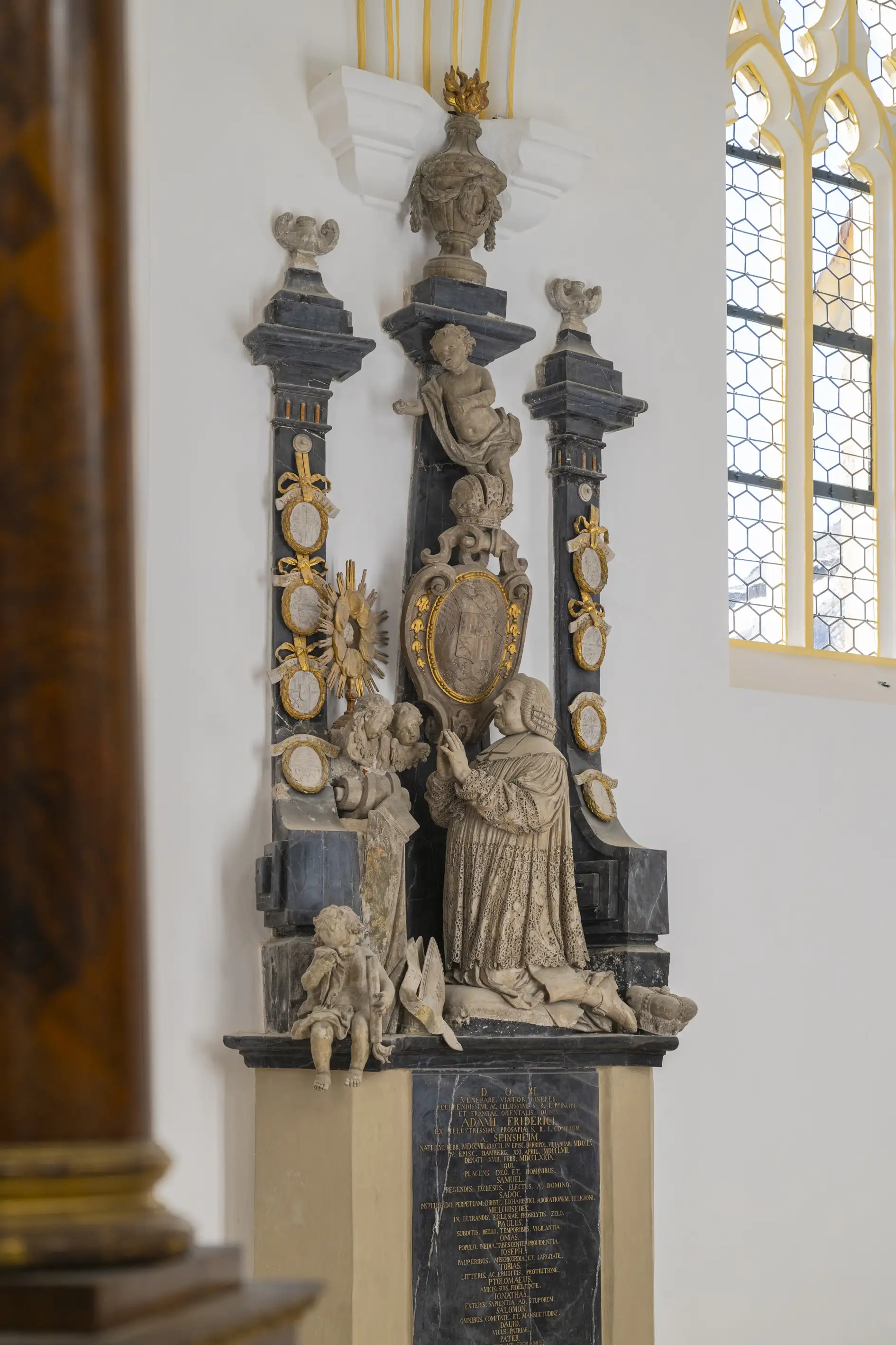 Bürgerspitalstiftung Bamberg 2 Auch das „Gedächtnismal“ für Fürstbischof Adam Friedrich von Seinsheim (1780) wird saniert. / Foto: Bürgerspitalstiftung Bamberg, Lara Müller Hinweis für Redaktionen: Weitere Fotos aus der Kirche St. Michael finden Sie in unserer Bilddatenbank. Melden Sie sich dazu unter der URL