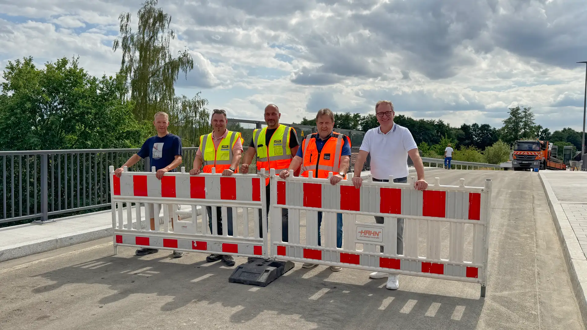 Bahnbrücke in der Woffenbacher Straße freigegeben