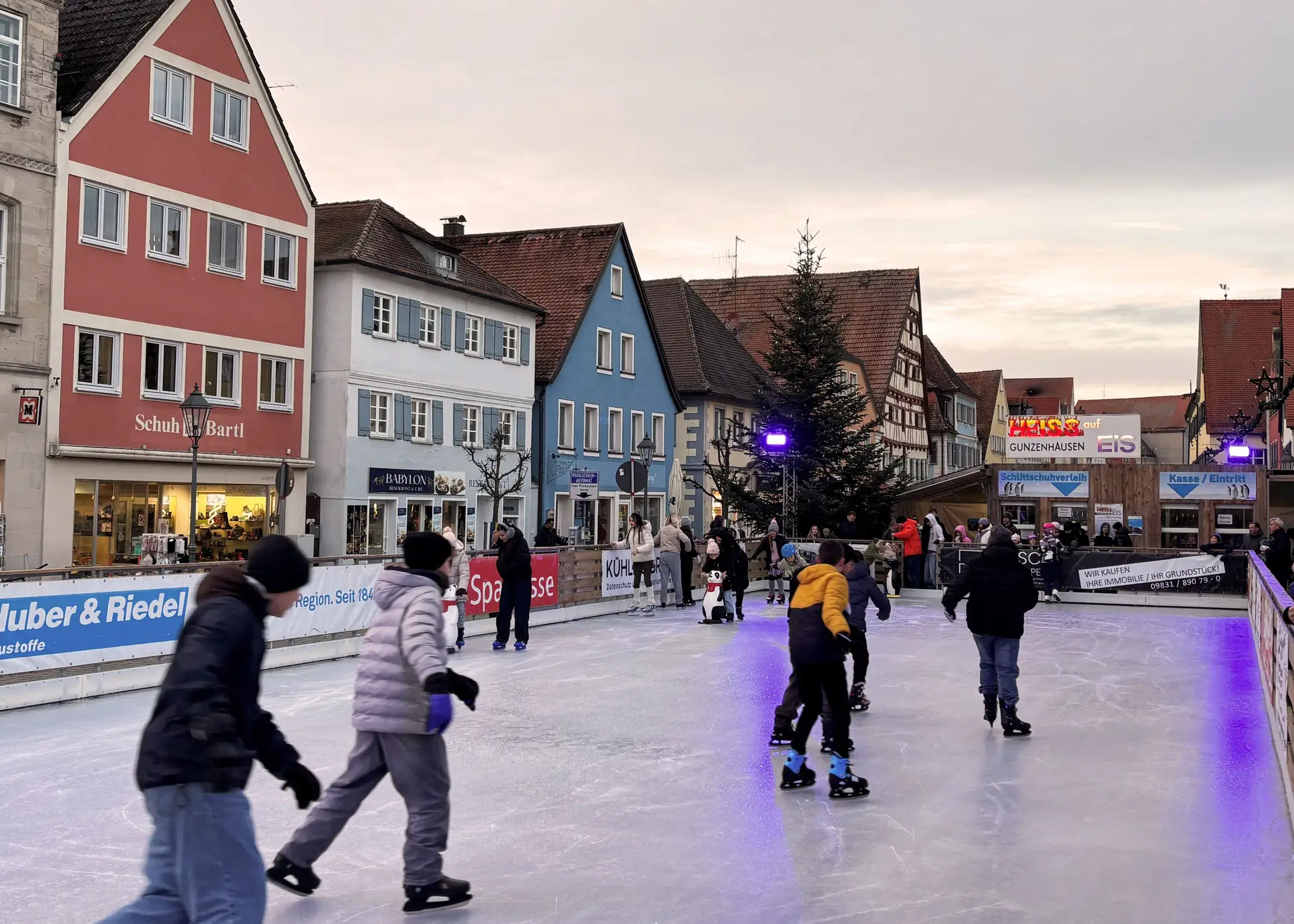Eisbahn in Gunzenhausen begeistert 13.000 Besucher