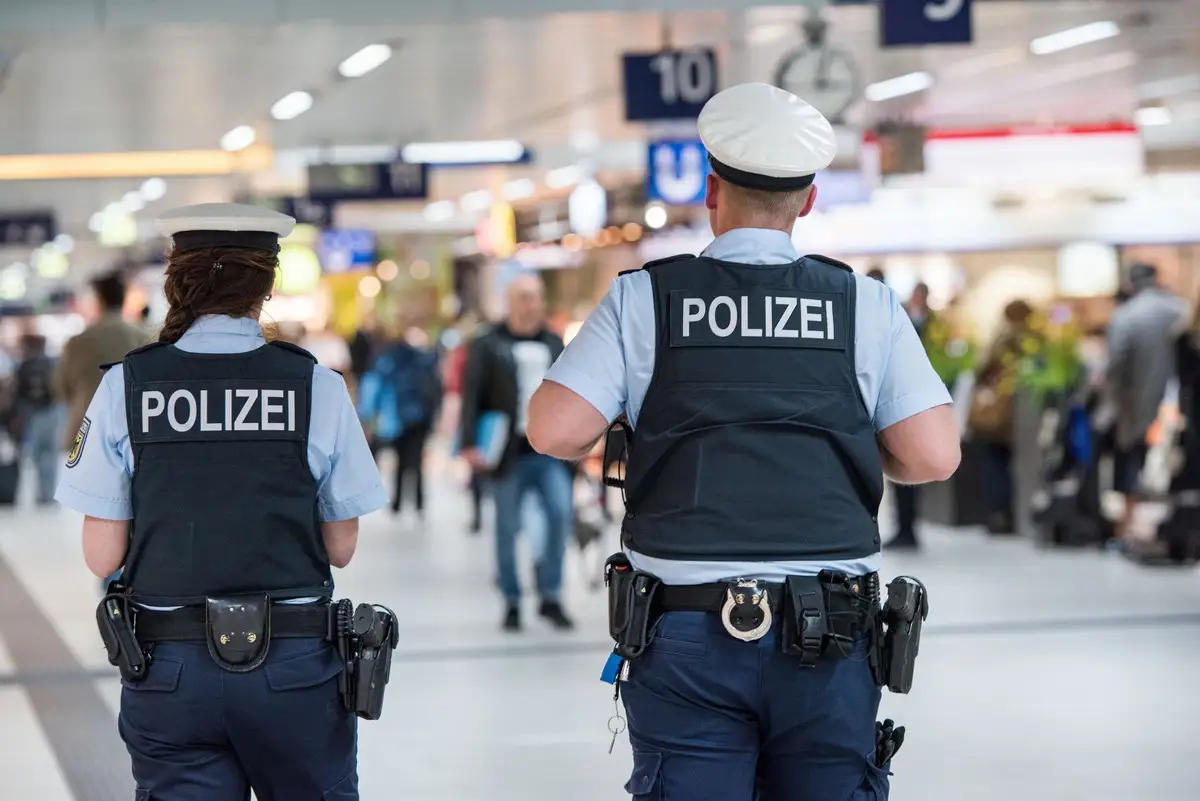 ndespolizeidirektion München: Bilanz des Schwerpunkteinsatzes der Bundespolizei gegen Gewalt / 11 Verstöße gegen die Allgemeinverfügungen, 56 Platzverweise und 6 Anzeigen wegen Gewaltdelikten in Bayern