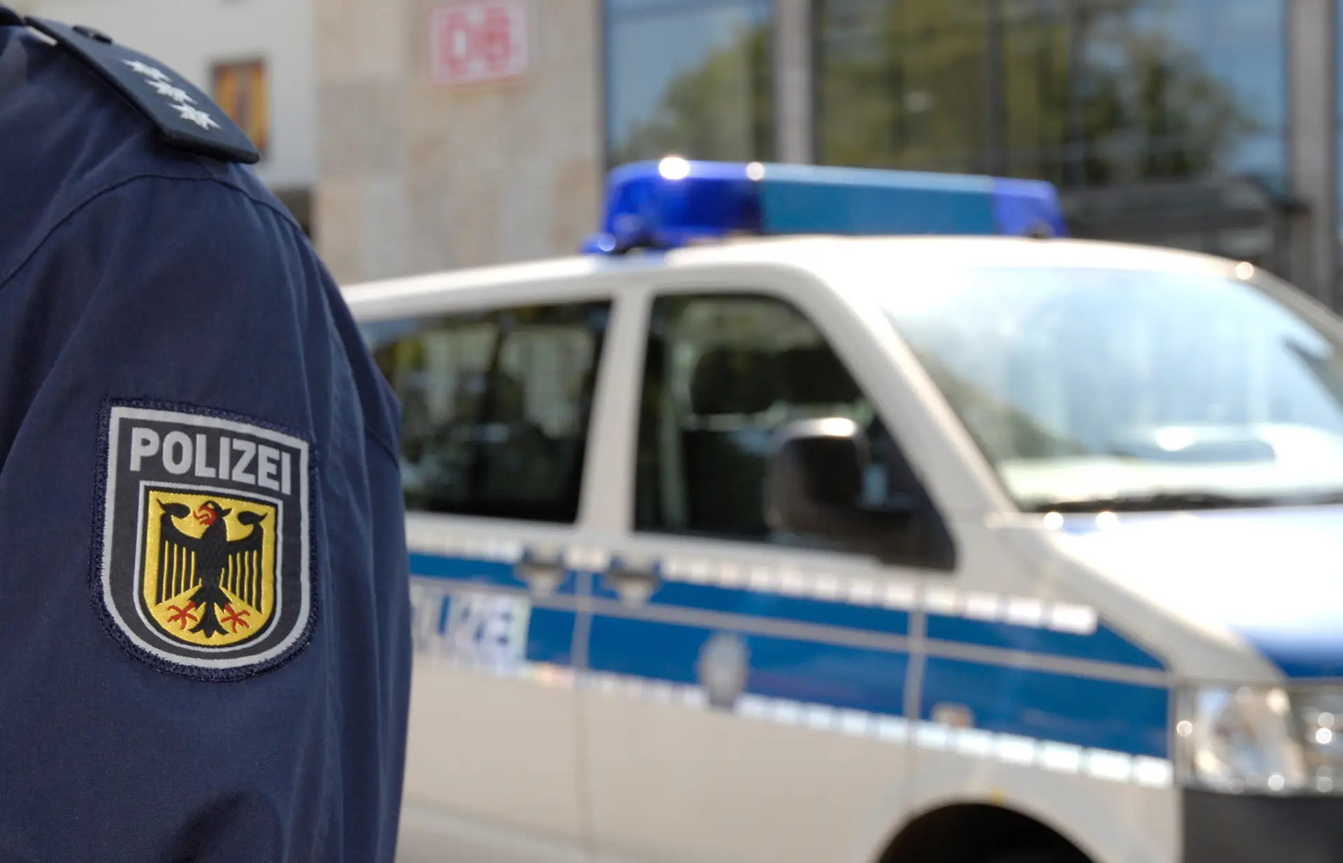ndespolizeidirektion München: Aggressiver Mann dringt in Lokführerkabine ein / Schnellbremsung aus Sicherheitsgründen - Bundespolizei ermittelt