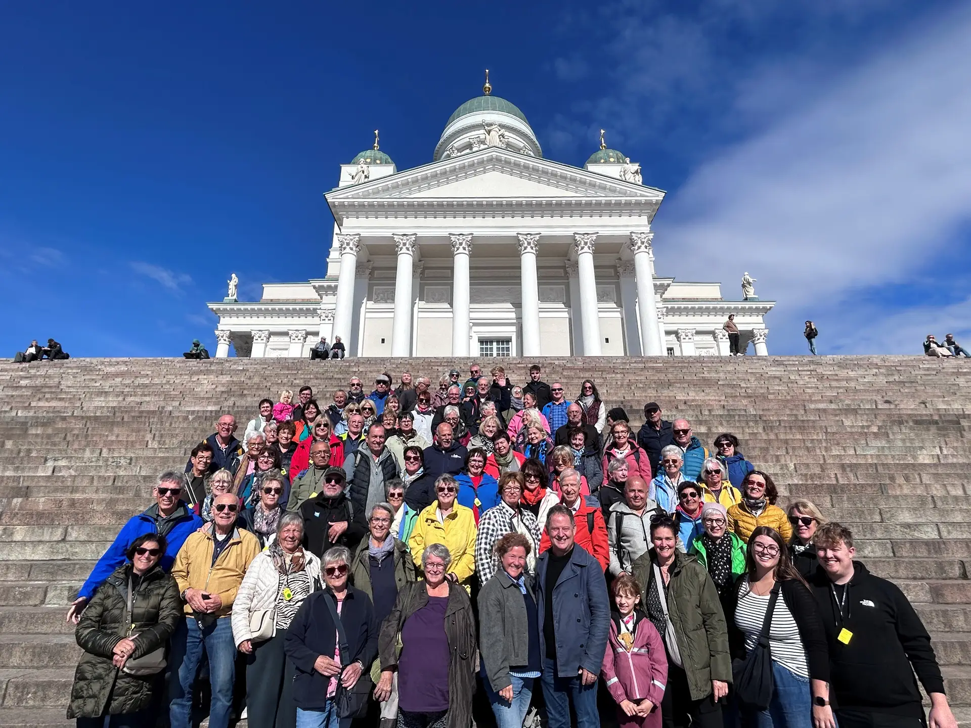 Gruppenfoto in Helsinki: Die finnische Hauptstadt war neben den drei Ländern des Baltikums Ziel der diesjährigen Burghauser Städtereise.