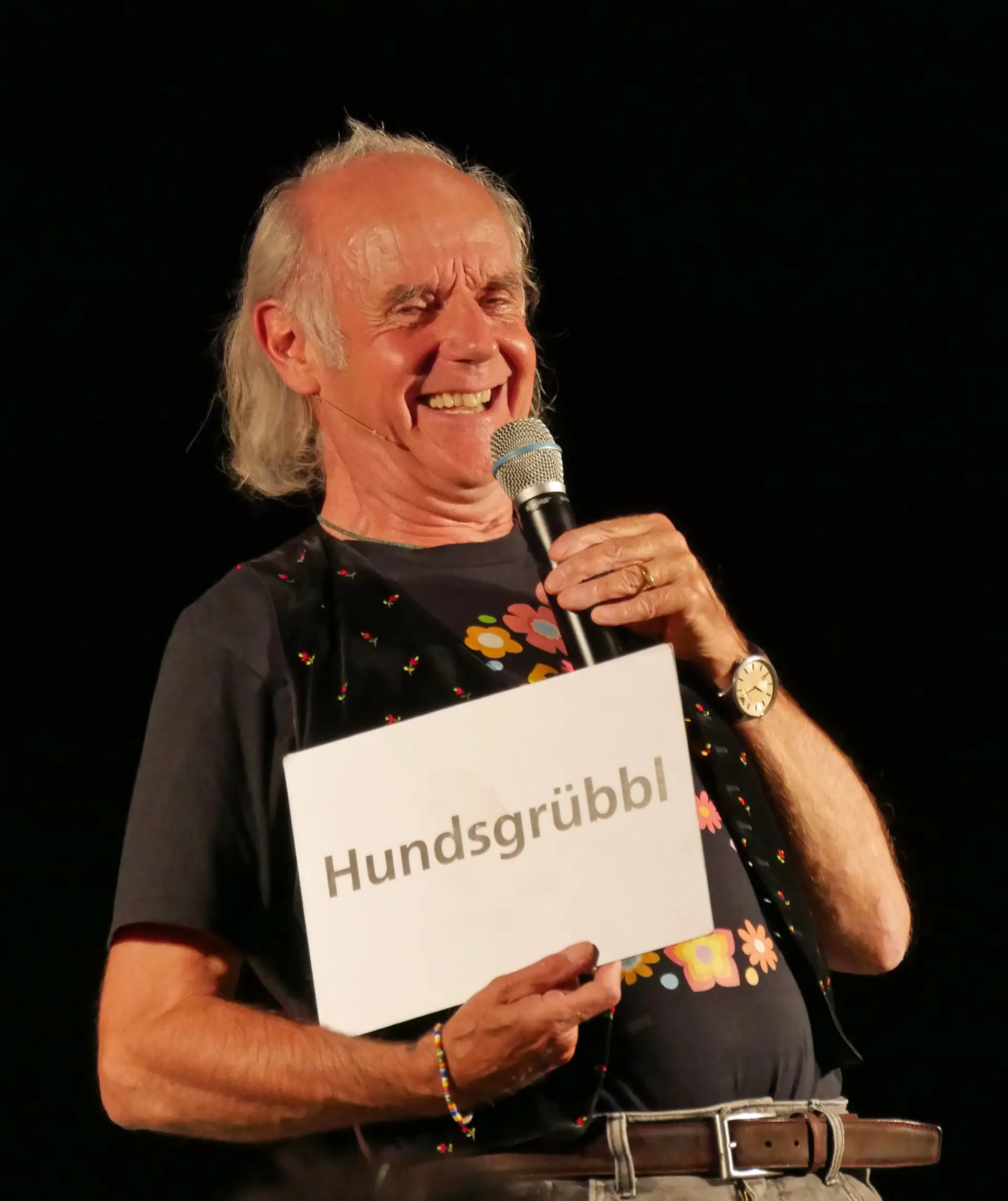 Kabarettist Klaus Karl-Kraus bei einem Bühnenauftritt