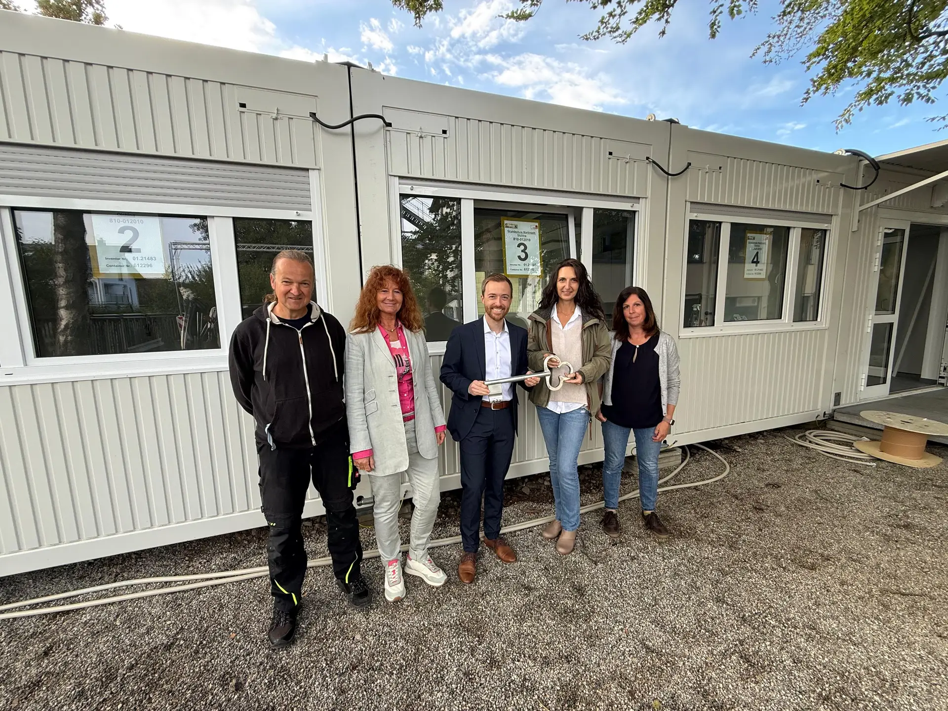 Containeranlage an der Grundschule Olching bei der Schlüsselübergabe
