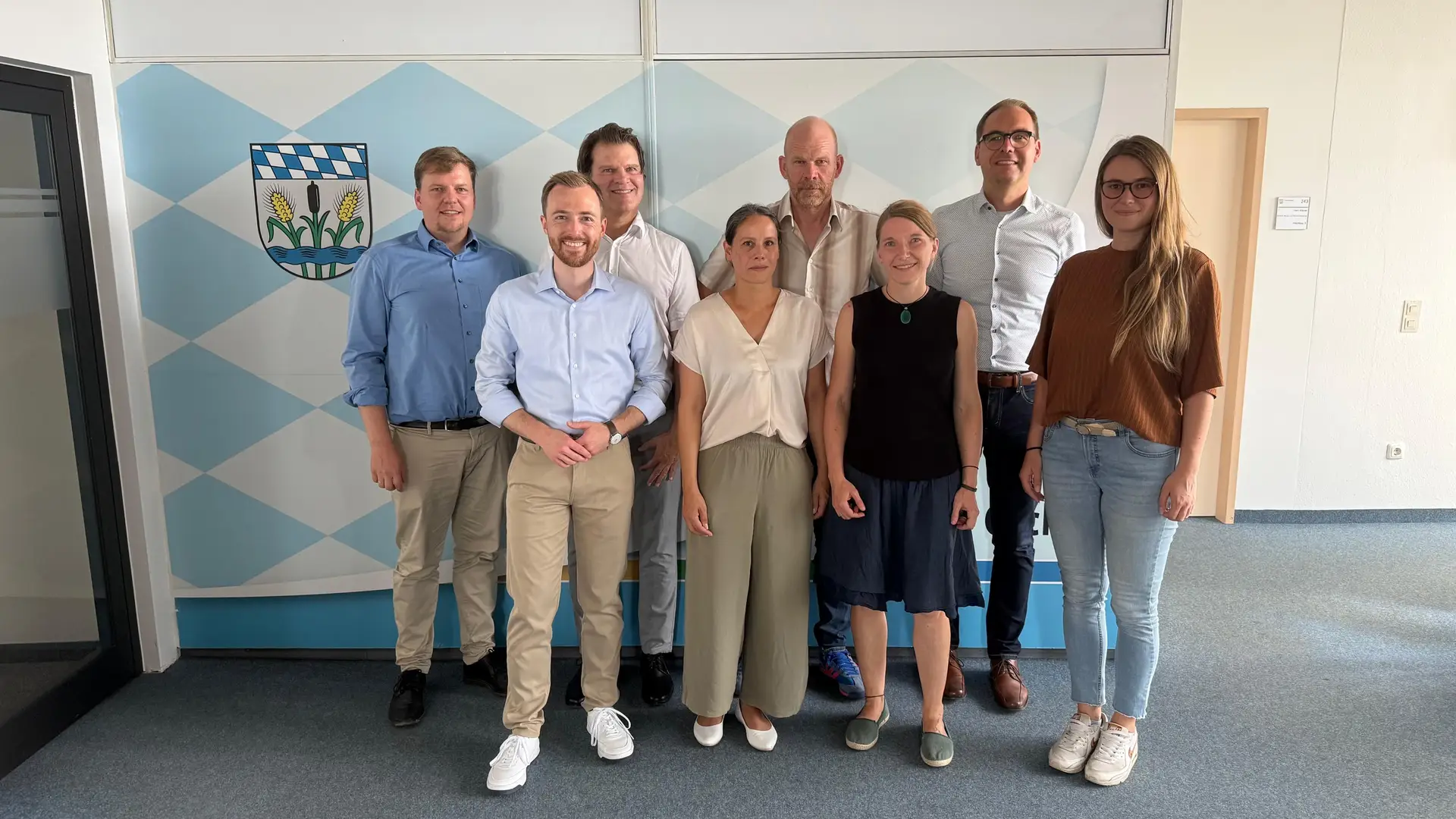 Gemeinsamer Auftakt zur kommunalen Wärmeplanung in Olching: v.l.n.r.: Fridolin Felsche (SWO, Technischer Leiter), Erster Bürgermeister Maximilian Gigl, Thomas Grulke (Geschäftsführer SWO), Dr.