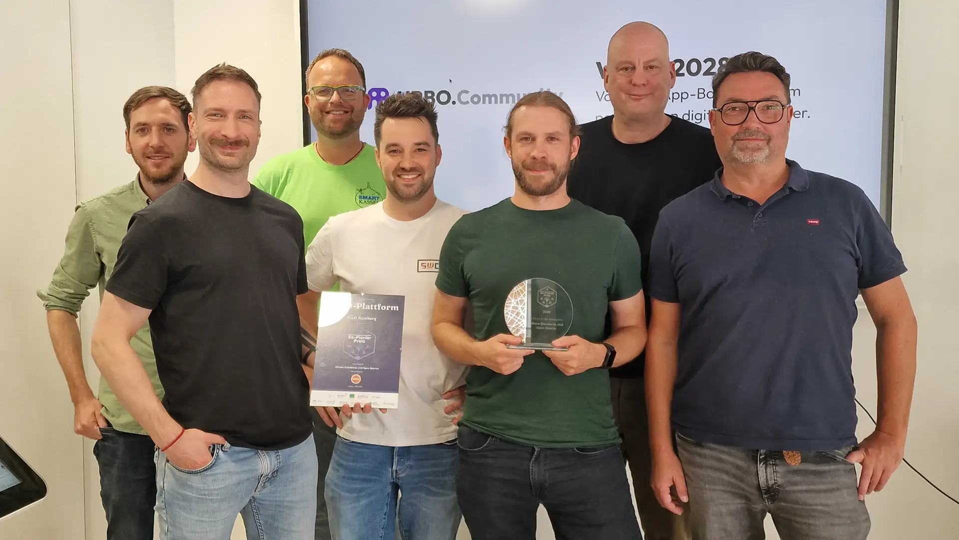 Die URBO-Community mit dem Ko-Pionierpreis für die Entwicklung einer modularen Stadt-App und digitalen Infostele.
